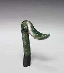 Závěr kachní hlavy, cca 1400-1300 př.nl