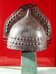 Přilba, 1000 př. n. l. (kovová)