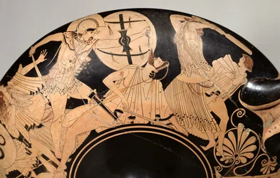 Půdní červenofigurový pohár zobrazující výjevy z trojské války, cca 490 př. n. l. (keramika) (detail)