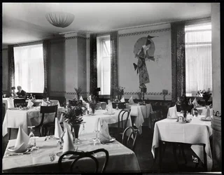 Jídelna v hotelu Majestic, 1916 nebo 1917 (stříbrný želatinový tisk)