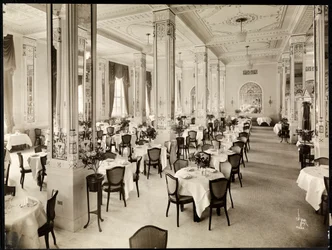 Jídelna v hotelu Robert Treat, Newark, New Jersey, 1916 (stříbrný želatinový tisk)