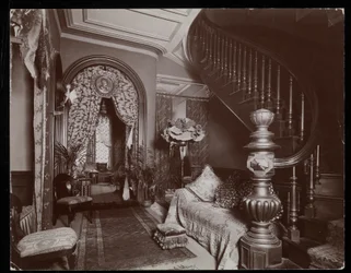 Zdobený obývací pokoj v rezidenci Blakely Hall na 11 West 45th Street, New York, 1896-98 (stříbrný želatinový tisk)
