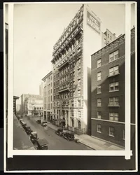 Hotel Harding na 55. ulici a Broadway, New York, 1921 (stříbrný želatinový tisk)