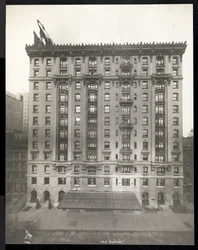 Hotel Woodstock na 127 West 43rd Street, New York, 1911 nebo 1912 (stříbrný želatinový tisk)