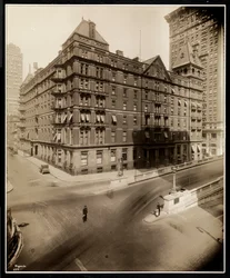 The Murray Hill Hotel, Park Avenue a 40th Street, New York, 1919 (stříbrný želatinový tisk)