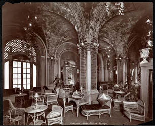 Čajovna v hotelu Prince George, 1907 (stříbrný želatinový tisk)