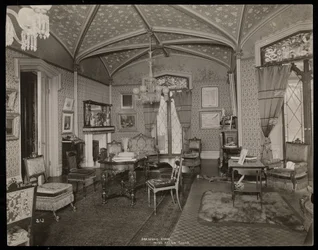 Přijímací pokoj panství Helen Gould (pozdní rezidence Jay Gould) v Tarrytown, New York, 1893-94 (stříbrný želatinový tisk)
