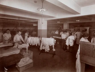 Prádelna v hotelu McAlpin, 1913 (stříbrný želatinový tisk)