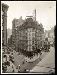 Pohled na Grand Hotel ay 31. ulice a Broadway, New York, asi 1914 (stříbrný želatinový tisk)