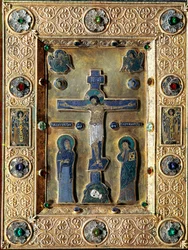 Byzantské umění: Evangelikál ze zlata a smaltu zdobený zlatými listy odpuzuje filigránovým krucifixem představujícím Pannu Marii a svatého Jana. 12.-13. století Benátky tesoro San Marco (tresor svatého Marka)