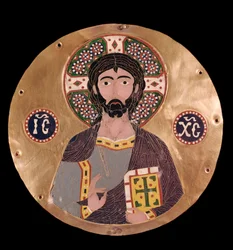Byzantské umění: Kristus Pantokrator (Kristus ve slávě). Svatozář Ježíše Krista je označena křížem a lze přečíst christogram ICXC - email z 10. století, Madrid, Museo Lázaro Galdiano