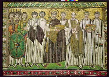 Císař Justinián I. a jeho družina úředníků, stráží a duchovenstva, kolem roku 547 našeho letopočtu (mozaika)