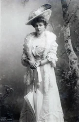 Španělská královna, Ena z Battenbergu, kolem roku 1910 (černobílá fotografie)