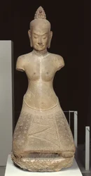 Socha Jayarajadevi v masce buddhistického božstva Tara nebo Prajnaparamita (pískovec)