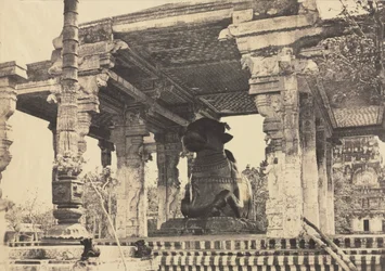Velká pagoda, Velký býk, Pohled zepředu, Tanjore, Indie Chrám Rajarajesvara, 1857.
