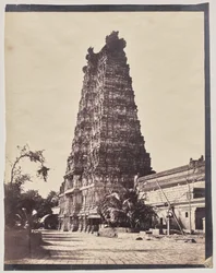 Západní brána (Gopuram) chrámu Meenakshi Sundareshwar, Madurai
