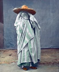 Maroko, zcela zahalený Maur, datum snímku: kolem roku 1910. Archiv Carla Simona
