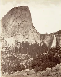 Cap of Liberty a Nevada Fall, Yosemite, ca. 1872, vytištěno ca. 1876.