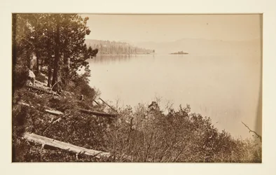 Čtyři železniční scény a čtyři pohledy na jezero Tahoe: Lake Tahoe z Artist Rocks