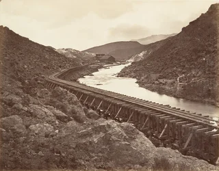 Eureka Quartz Mill and Flume, Nevada, 1875, vytištěno ca. 1876.