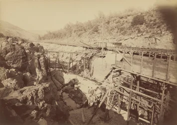 Zavádění výtahu, Golden Feather, Oroville,1891 (foto)