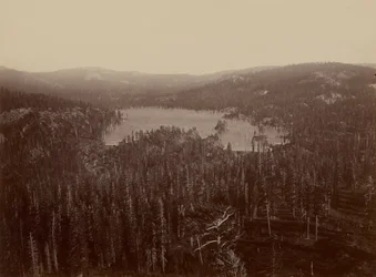 Přehrady a jezero, Nevada County, Distant View