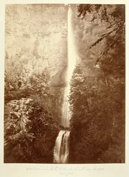 Vodopády Multnomah, řeka Columbia, Oregon, 2500 stop.