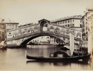 Pohled na Canal Grande s Ponte di Rialto v Benátkách. 1865-1875