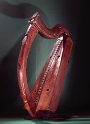 Harfa (dřevo s mosazí a stříbrem)