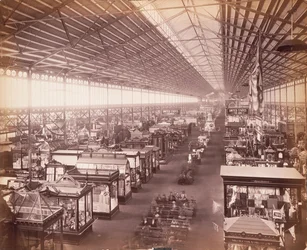 Hlavní budova, z východní galerie, výstava Centennial, Philadelphia