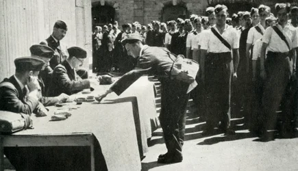 Pay-day Marks-off Life v Royal Air Force v pravidelných intervalech, 1941.