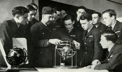 Personál RAF se učil navigaci během druhé světové války, 1941.