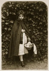 Agnes Grace Weldová jako "Červená Karkulka", 18. srpna 1857 (sépiová fotografie)