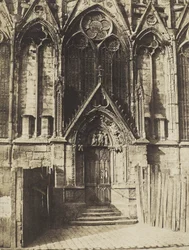 Červené dveře, severní portál katedrály Notre-Dame v Paříži
