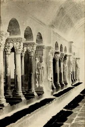 Interiér křížové chodby kostela Saint-Trophime, Arles