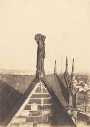Anděl Zmrtvýchvstání na střeše Notre-Dame v Paříži