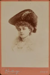 Elegantní žena v klobouku - Charles Reutlinger