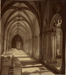 Klenutá chodba, Batalha