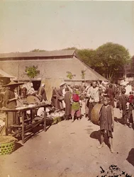 Trh v Tonkinu, asi 1899-1900 (kolorovaná fotografie)