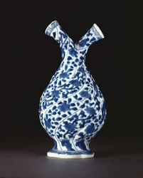 Modrá a bílá dvojitá láhev v evropské skleněné formě, období Kangxi (1662-1722) (porcelán)