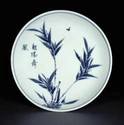 Modrobílá miska podšálek kosometsuke malovaná bambusem a kaligrafií, značka Tianqi a období, 1621-27 (porcelán)