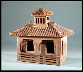 Pohřební model domu, dynastie Han (206 př. nl-220 n. l.) (terakota)