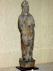 Kouan-yin, bódhisattva soucitu, dynastie Song (960-1276) (malované dřevo)