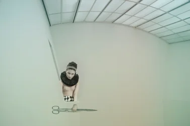 Obojek s volánkem a nůžkami