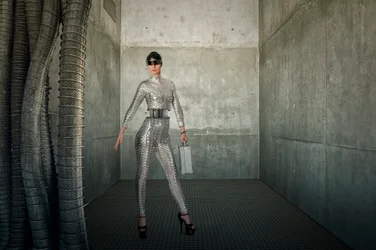 Elegantní futuristická žena