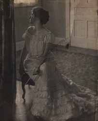 Paví péro, kolem roku 1902.