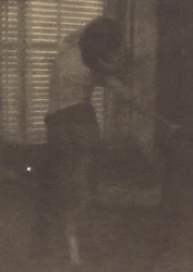 Modelka v newyorském ateliéru, asi 1915 (foto)