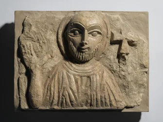 Busta světce, z Egypta, 4.-5. století (malovaný vápenec)