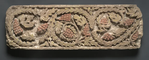 Vlys s listy a hrozny, 300-400s (vápenec)