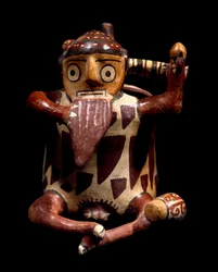 Předkolumbovské umění, civilizace Nazca: antropomorfní váza představující hudebníka hrající na panovou flétnu. 100 př. n. l. – 800 n. l. Lima, Archeologické muzeum